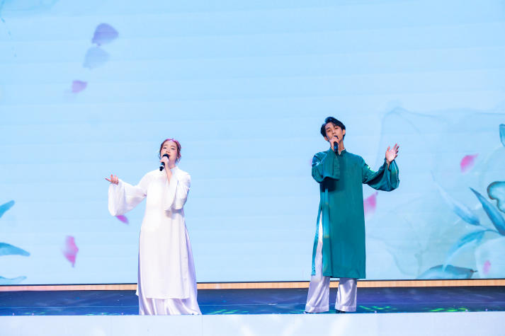 Sinh viên HUTECH thắp sáng niềm tự hào Việt qua chuỗi đồ án nghệ thuật hoành tráng 300