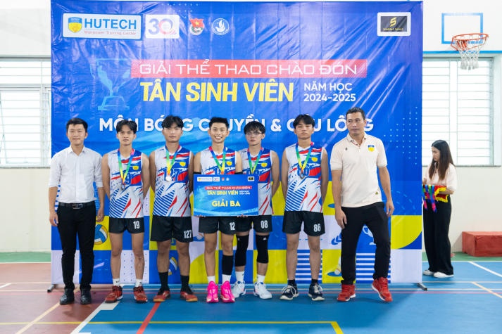 “The Young” là chủ nhân cúp vô địch Bóng chuyền nam Giải thể thao chào đón tân sinh viên năm học 2024-2025 45