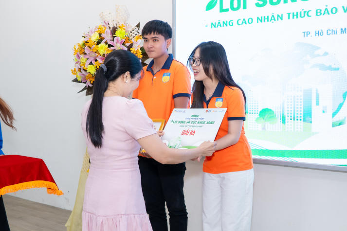 Lối sống xanh - Sức khỏe xanh: Sinh viên HUTECH kiến tạo tương lai bằng hành động bền vững 363