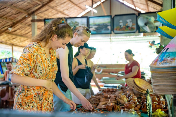 [Video] Exciting Mekong Delta adventure with students from Denmark, Germany, the Netherlands, and HUTECH 143