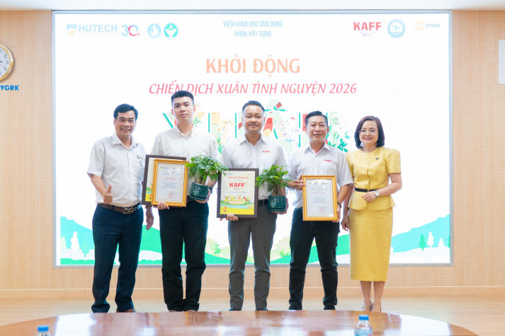 “Xuân Sắc Xanh” ý nghĩa cùng sinh viên Viện Khoa học Ứng dụng và Khoa Xây dựng 107