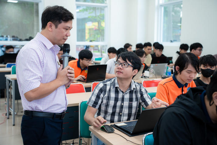 Bản lĩnh IT-ers bùng nổ tại Chung kết Cuộc thi HUTECH Network Cracking 2025 44