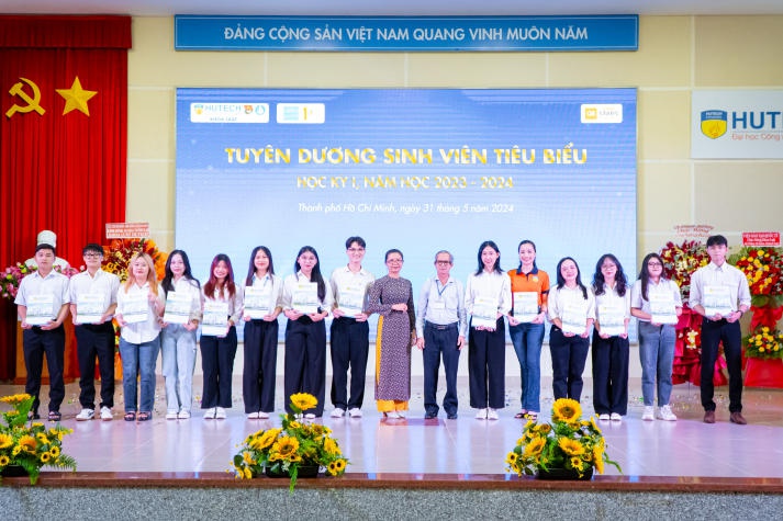 Khoa Luật HUTECH rộn ràng chào đón mốc son 10 năm thành lập 138