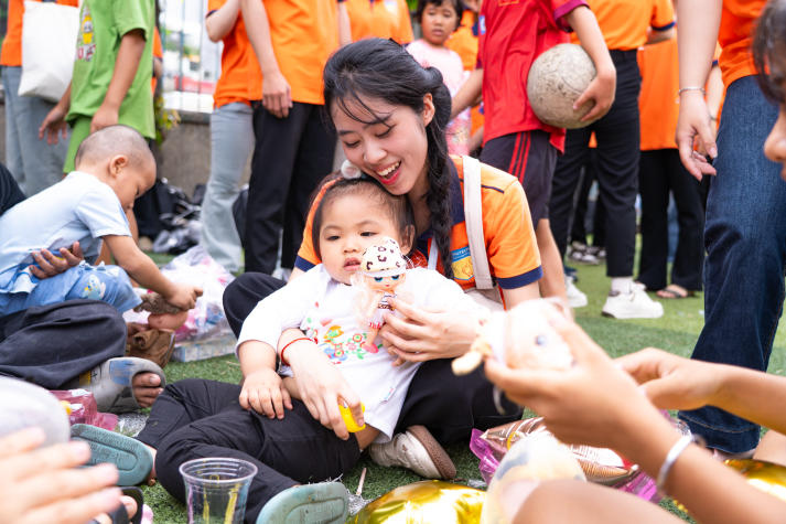 Sinh viên Khoa Tài chính - Thương mại gieo mầm yêu thương tại Làng trẻ em SOS 71