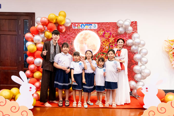 Thắp sáng đêm trăng yêu thương: Sinh viên Khoa Điều dưỡng - Kỹ thuật y học mang Trung thu đến với trẻ em Bình Thạnh 30