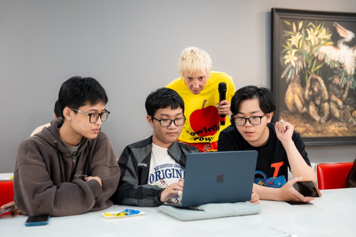 Kết nối tri thức quốc tế: Chuyên gia nước ngoài đồng hành cùng sinh viên HUTECH 60