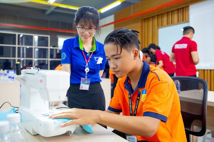 Sinh viên Viện Kỹ thuật tham quan thực tế tại Công ty Zeng Hsing Industrial 57