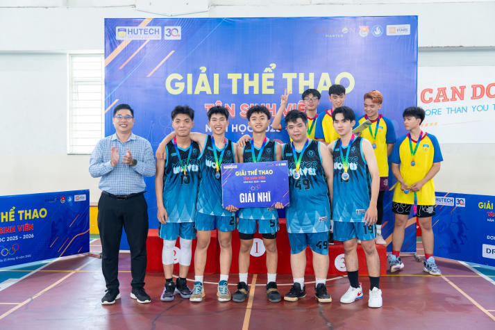 Ngôi Vô địch môn Bóng rổ Giải thể thao chào đón tân sinh viên thuộc về đội The Crew 57