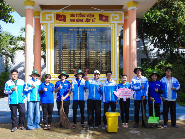 Mùa hè xanh HUTECH 2025: Bước chân tình nguyện, lan tỏa niềm tin 108