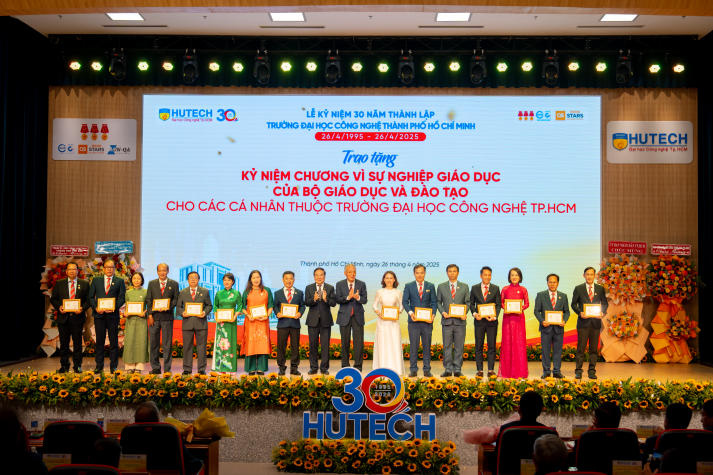 HUTECH long trọng kỷ niệm 30 năm thành lập: Một hành trình, triệu khát vọng bền vững 121
