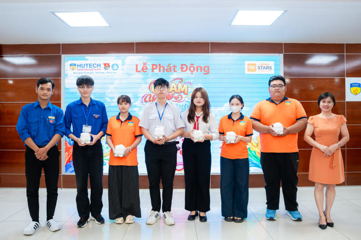 Khoa Quản trị Du lịch - Nhà hàng - Khách sạn khởi động công trình nuôi heo đất “Chạm yêu thương”, lan tỏa tinh thần sẻ chia 44