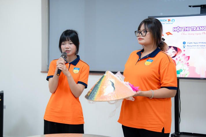 Lan tỏa tinh thần “Sắc Việt” trong Ngày hội trang trí nón lá của sinh viên Khoa Tài chính - Thương mại 104