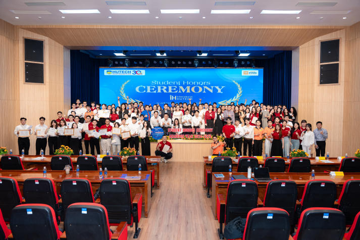 Viện Đào tạo Quốc tế ghi dấu những nỗ lực đáng tự hào tại Lễ tổng kết năm học 2024-2025 107