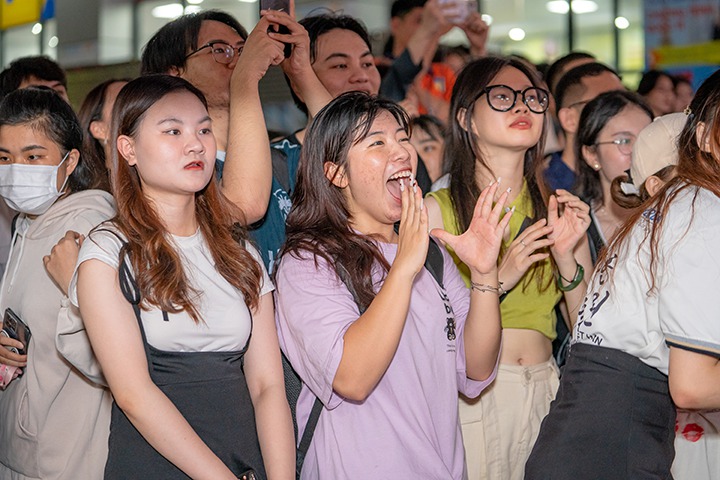 Sinh viên rủ nhau “vi vu” xứ sở kim chi ngay tại HUTECH trong Lễ hội Văn hóa Hàn Quốc 2023 172