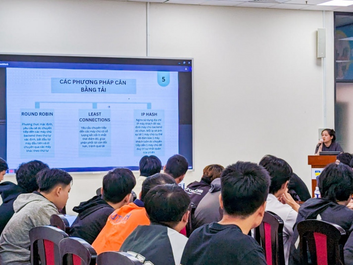 Sinh viên Khoa Công nghệ thông tin HUTECH tìm hiểu “Cân bằng tải trên nền tảng mã nguồn mở” 20