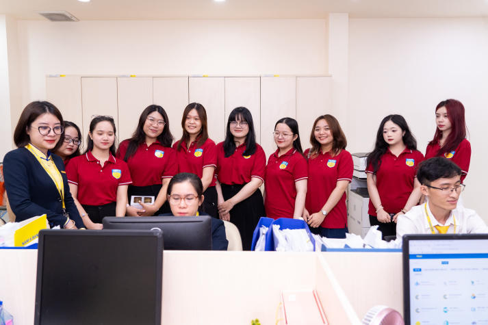 Trải nghiệm thực tế tại Nam A Bank, sinh viên Khoa Luật mở rộng góc nhìn về ngân hàng số 79