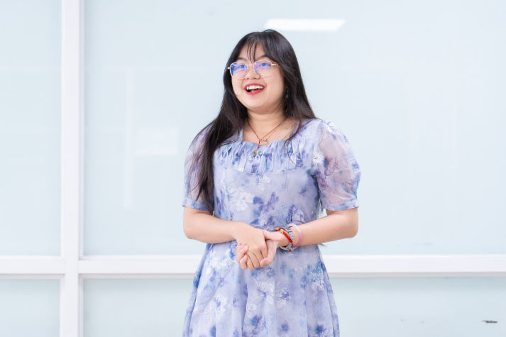 CLB Sư phạm Tiếng Anh HUTECH tôn vinh cống hiến, trao gửi tri ân trong buổi tổng kết 56