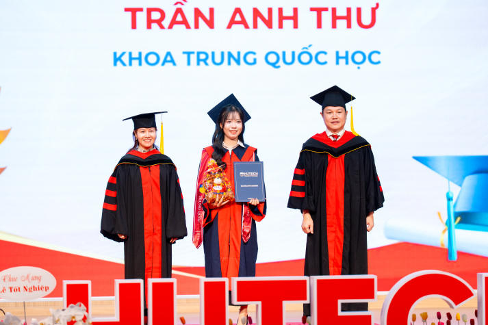 HUTECH vinh danh Tân Cử nhân, Tân Dược sĩ tại Lễ trao bằng tốt nghiệp 70