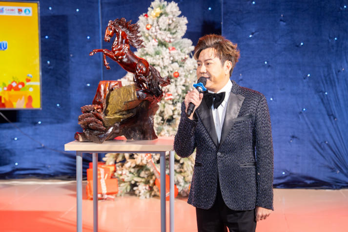 Viện Văn hóa - Nghệ thuật - Thể thao HUTECH thắp sáng tinh thần tương thân tương ái qua chương trình nghệ thuật 70