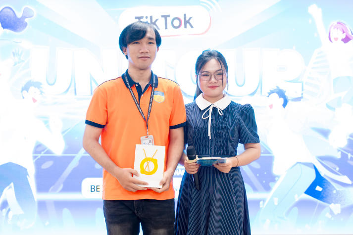 TikTok UniTour 2025 "đổ bộ" HUTECH, giải mã cơ hội nghề nghiệp trong nền kinh tế sáng tạo 101
