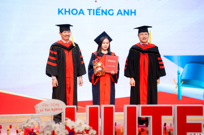 Ngày tốt nghiệp: Tân khoa HUTECH vững vàng bước vào “đại lộ thành công” 96