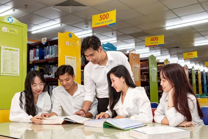 HUTECH thông báo tuyển sinh liên thông Cao Đẳng lên Đại học ngành Dược và Điều dưỡng năm 2026 - Đợt 1 134