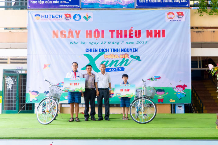 Điểm tin hoạt động Mùa hè xanh HUTECH 2025: Mặt trận TP.HCM sôi nổi với loạt công trình ý nghĩa 209