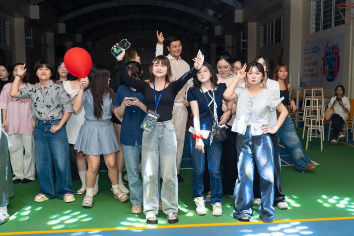 Đón Giáng sinh rộn ràng với K-XMAS của sinh viên Khoa Hàn Quốc học 82