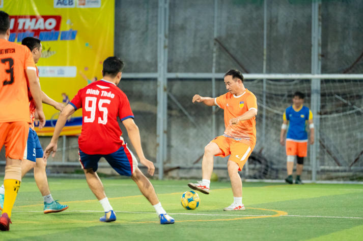 [Hội thao CB-GV-NV HUTECH 2025]: VPT-VPHĐT-P.NS-TT.KĐ-ĐBCL-B.TTr-TT.IT đăng quang ngôi vương Bóng đá nam 103