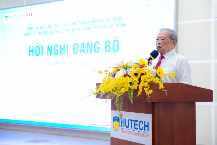 HUTECH tổ chức Lễ trao Huy hiệu 45 năm tuổi Đảng, Lễ kết nạp Đảng viên và Hội nghị toàn Đảng bộ đầu năm học 2024-2025 86