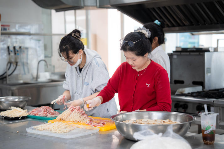 Buffet lẩu 99K đậm vị Tết miền Nam - Đồ án tốt nghiệp “đưa thực khách về nhà” của sinh viên HUTECH 57