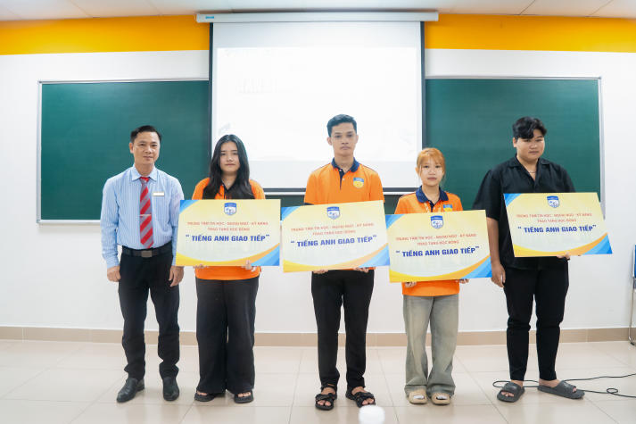 Sôi nổi ngày hội Chào đón Tân sinh viên Khoa Hệ thống thông tin quản lý: Khởi đầu hành trình kết nối công nghệ và kinh tế 72