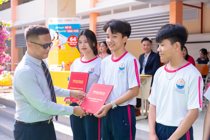 [Ảnh] HUTECH Scholarship Tour 2026 “phủ sóng” học bổng xuyên Việt,  tiếp sức sĩ tử chạm tương lai 182