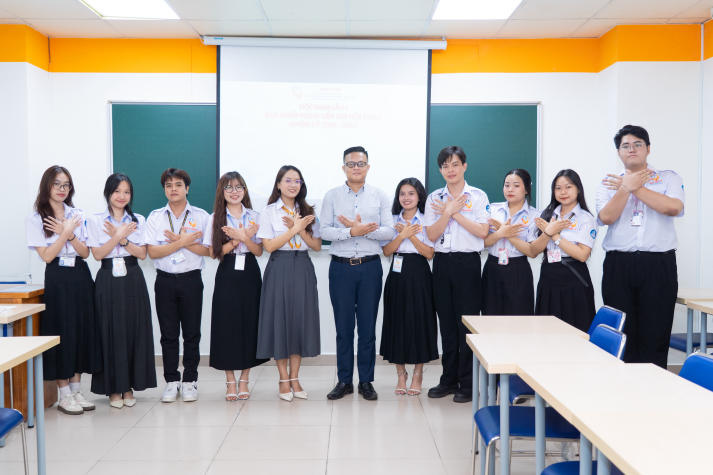​Ra mắt những “thủ lĩnh mới” tại Đại hội Liên Chi hội Khoa Quản trị Du lịch - Nhà hàng - Khách sạn nhiệm kỳ 2025 - 2028 100