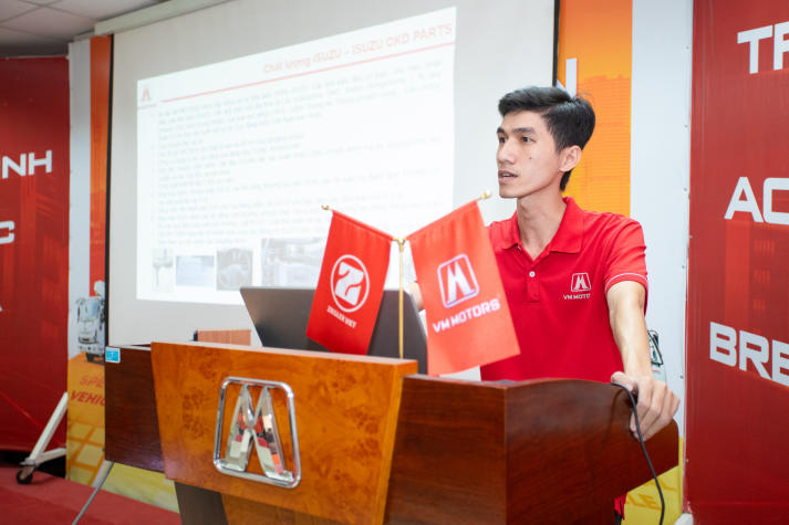 Sinh viên Viện Kỹ thuật tìm hiểu quy trình sản xuất ô tô tại Vĩnh Phát Motor 18