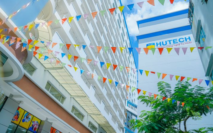 Tân sinh viên Quản trị kinh doanh và Marketing HUTECH được chủ động chọn cơ sở học tập từ khóa 2026 18