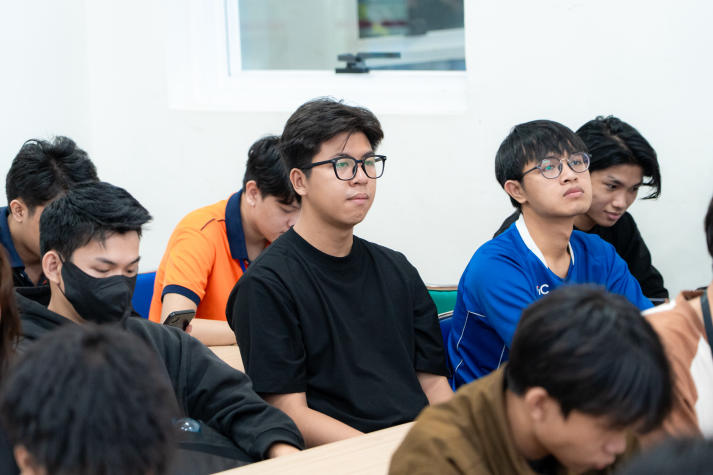 Sinh viên Công nghệ thông tin khám phá “bài toán” phát triển sản phầm phần mềm cùng chuyên gia GFT 40