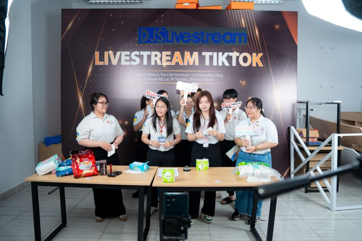 [Video] Tham quan G.DJS, sinh viên VJIT tìm hiểu môi trường làm việc của lĩnh vực truyền thông số 104