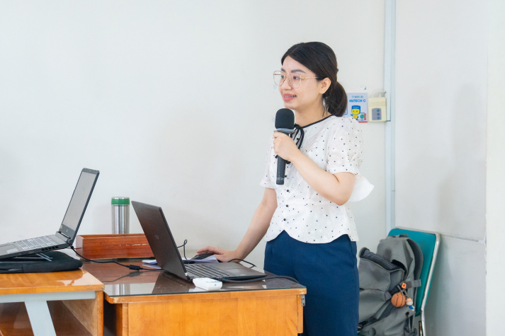 Giải mã bí quyết chọn đề tài, khai thác tài liệu khoa học cùng sinh viên Khoa Tiếng Anh 40