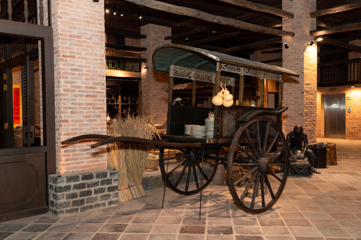 Học kể câu chuyện thương hiệu từ di sản: Sinh viên HUTECH trải nghiệm thực tế tại Gốm sứ Minh Long 77