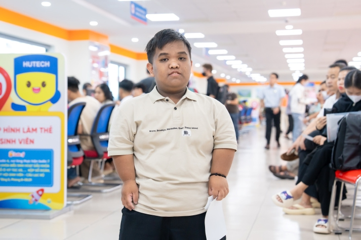 Nghị lực phi thường của tân sinh viên khuyết tật theo đuổi đam mê nghệ thuật sân khấu 21