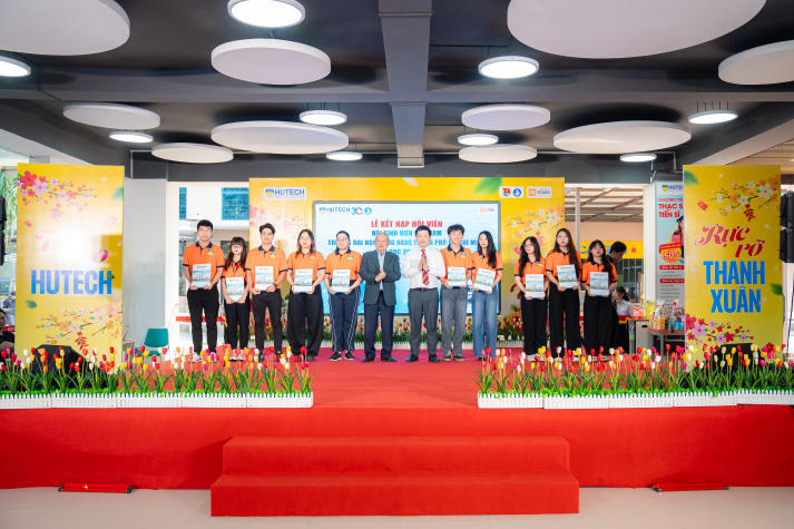 [Video] HUTECH Chào Xuân 2026: “Bật mood” Tết Việt giữa khuôn viên trường 45