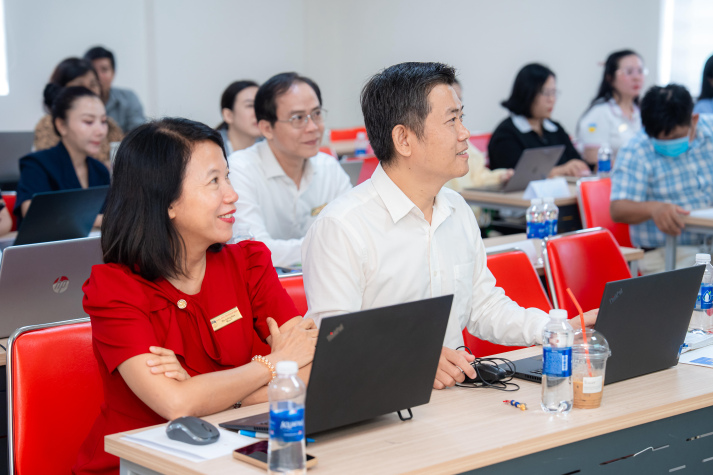 Giảng viên khối Khoa học sức khỏe làm chủ AI trong giảng dạy và đánh giá 76