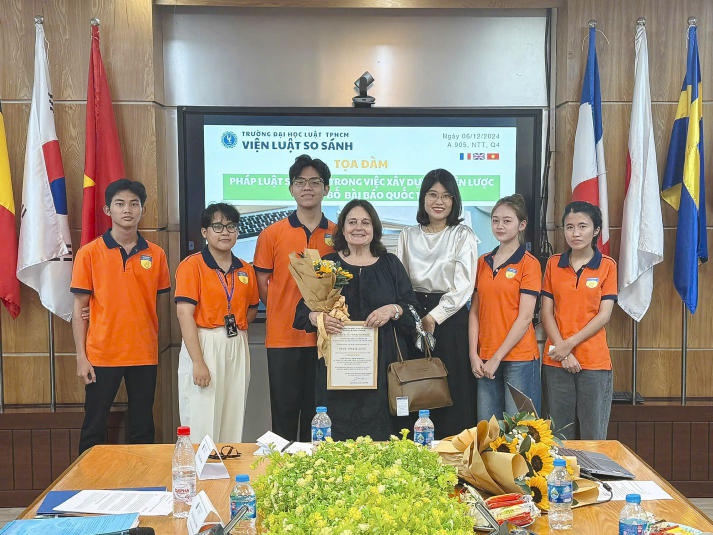 Sinh viên Luật thương mại quốc tế HUTECH tham gia tọa đàm về luật so sánh 30