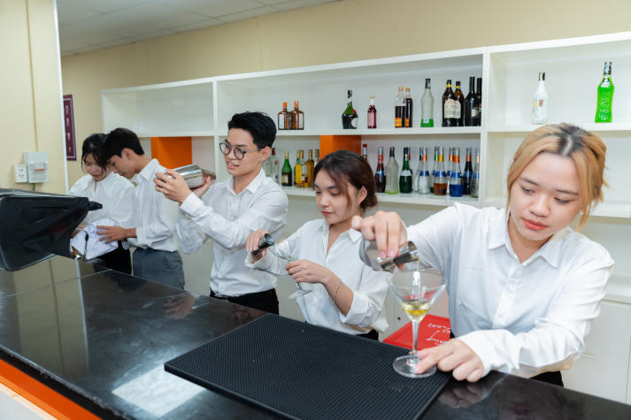 [Hướng nghiệp 2026] Quản trị nhà hàng và dịch vụ ăn uống tiếp tục “lên ngôi” khi du lịch & ẩm thực phát triển mạnh 30