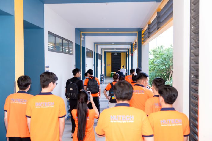 Sinh viên ngành Quản lý tài nguyên và môi trường trải nghiệm thực tế mô hình kiến trúc - xây dựng - môi trường tại BCONS 24