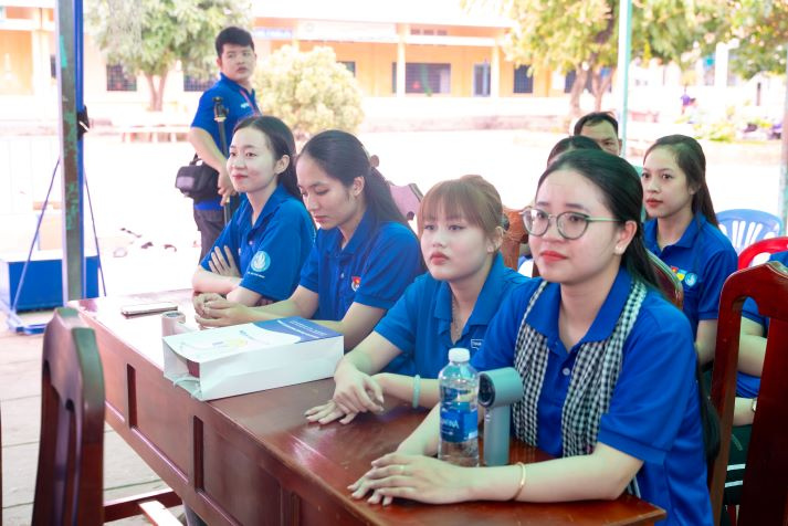 Cựu sinh viên HUTECH tiếp sức chiến sĩ Mùa hè xanh 2025 tại mặt trận Đồng Tháp 103