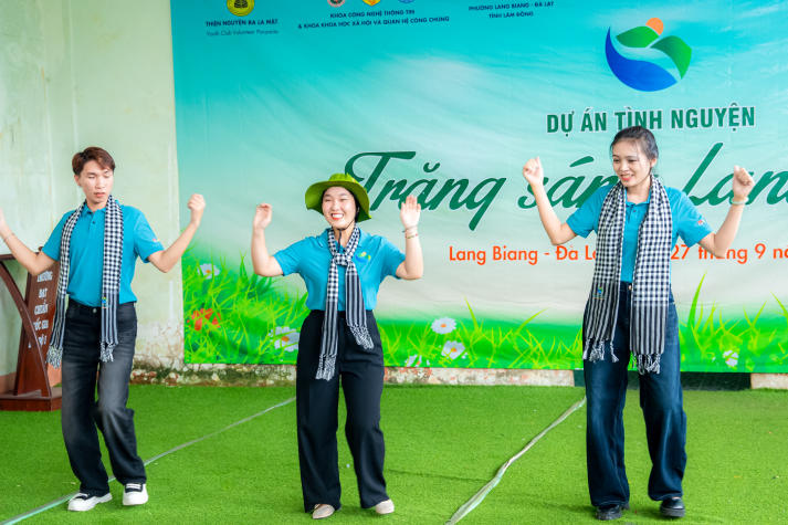 Chương trình thiện nguyện "Trăng sáng LangBiang" mang Trung thu ấm áp đến trẻ em vùng cao 22