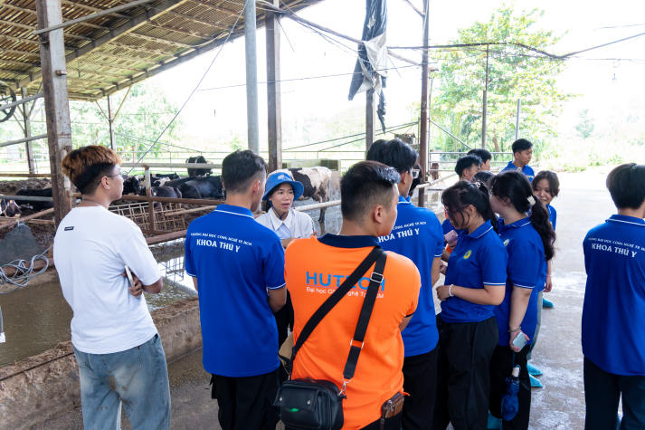 Tân sinh viên Thú y công nghệ số khám phá công nghệ chăn nuôi, mở góc nhìn chăm sóc sức khỏe thú cưng 27
