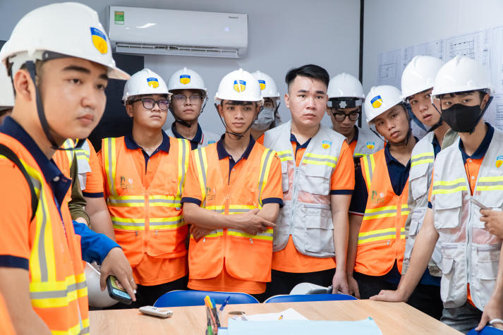 TÂN SINH VIÊN TRẢI NGHIỆM THỰC TẾ CÙNG HỌC PHẦN NHẬP MÔN NGÀNH 10